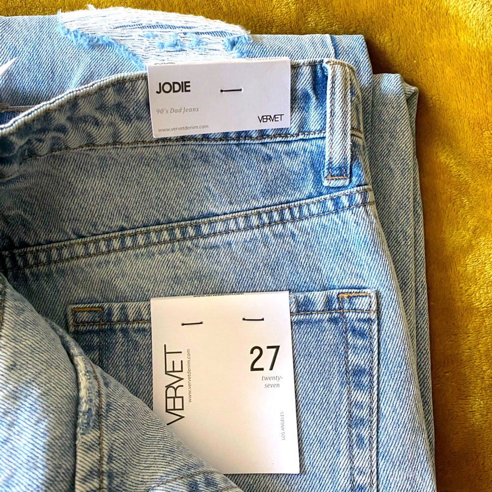 NWT. Size 27 Vervet Jeans by the Flying Monkey. 90’s Dad Jeans. Never worn.